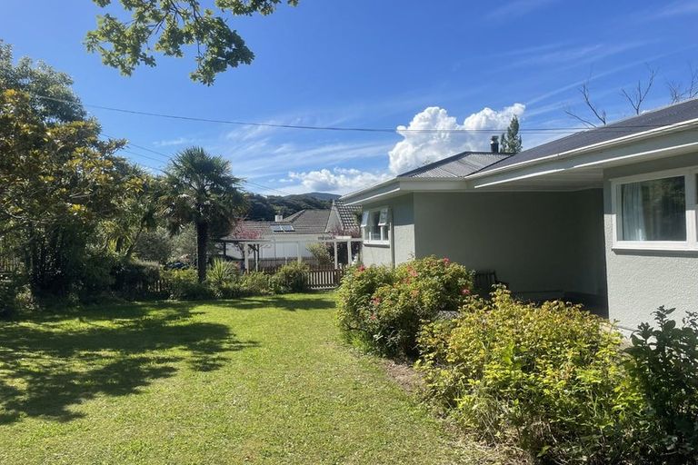 Photo of property in 31 Pinehaven Road, Pinehaven, Upper Hutt, 5019
