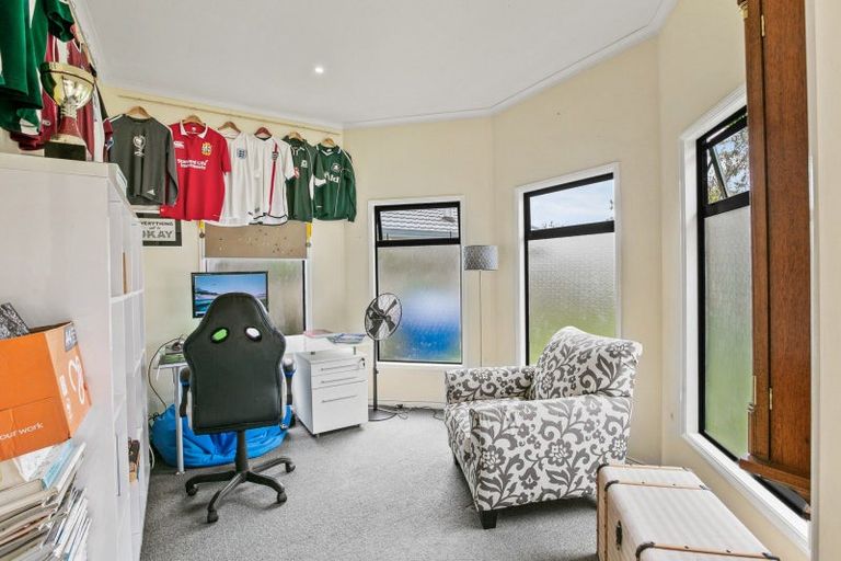 Photo of property in 2 Royal Heights, Glen Avon, New Plymouth, 4312