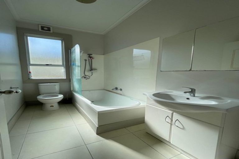 Photo of property in 9 Hargest Crescent, Saint Kilda, Dunedin, 9012