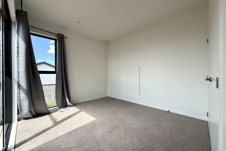 Photo of property in 18 Horokaka Street, Massey, Auckland, 0614