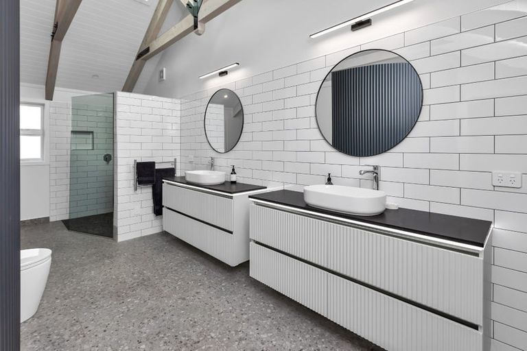 Photo of property in 13 Waitemata Drive, One Tree Point, 0118