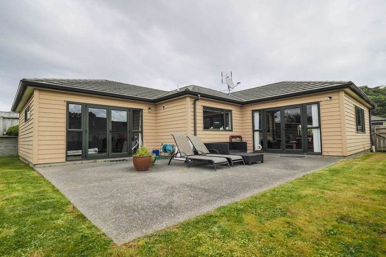 Photo of property in 33 Staithes Drive North, Whitby, Porirua, 5024