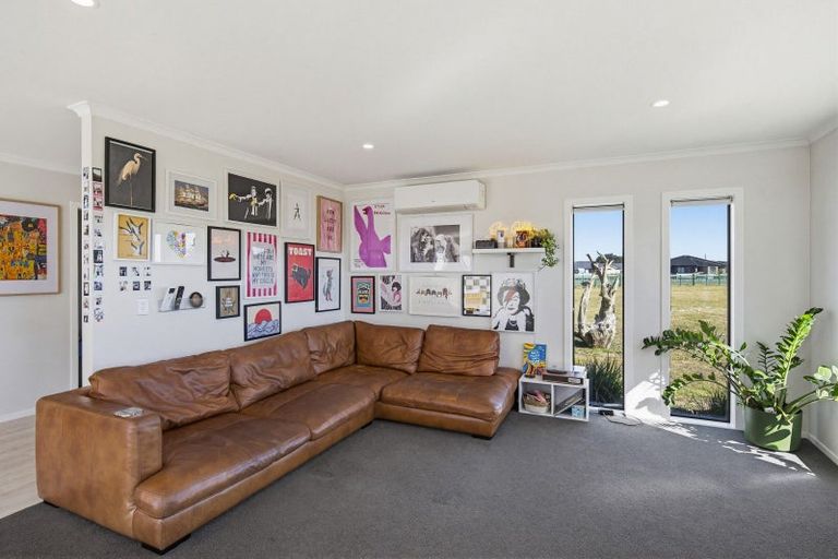 Photo of property in 21 Mowhia Grove, Waitarere, Levin, 5510