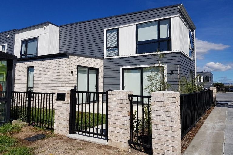 Photo of property in 2 Patariki Way, Beach Haven, Auckland, 0626