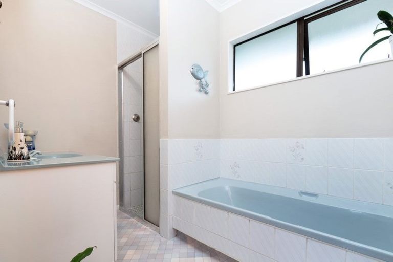 Photo of property in 55 Heta Road, Highlands Park, New Plymouth, 4312