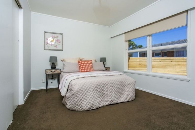 Photo of property in 1/9 Brunton Place, Glenfield, Auckland, 0629