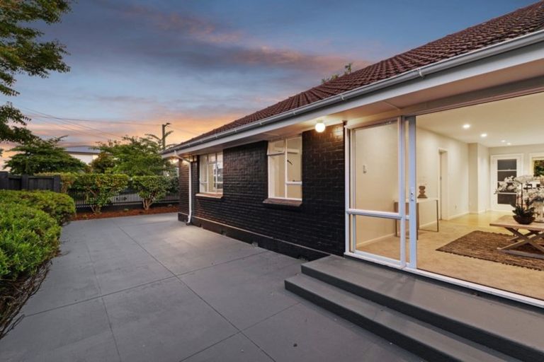 Photo of property in 1/19 Hewitts Road, Merivale, Christchurch, 8014