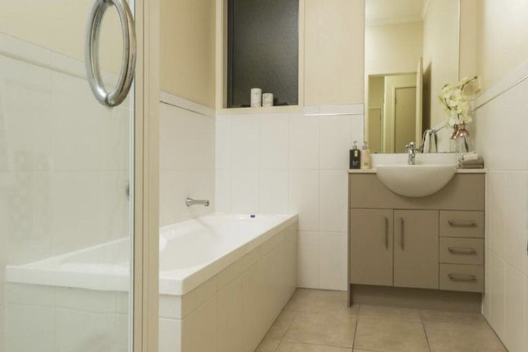 Photo of property in 28 Greenbough Lane, Greenhithe, Auckland, 0632