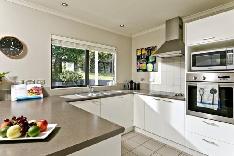 Photo of property in 30 Admirals Court Drive, Greenhithe, Auckland, 0632