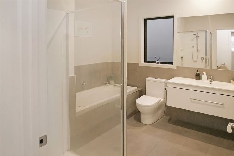 Photo of property in 17 Liberation Road, Papakura, 2110