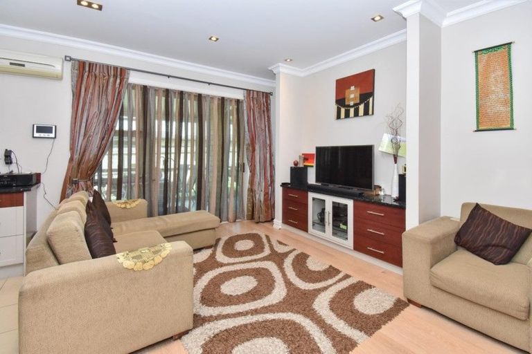 Photo of property in 27 Matuhi Grove, Papatoetoe, Auckland, 2025