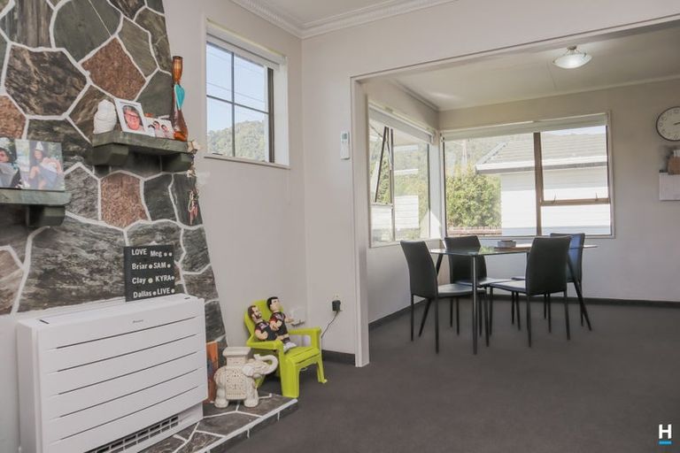 Photo of property in 74 Hall Street, Cobden, Greymouth, 7802