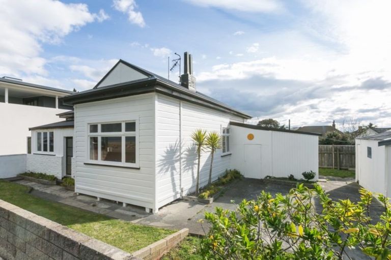 Photo of property in 629 Marine Parade, Napier South, Napier, 4110