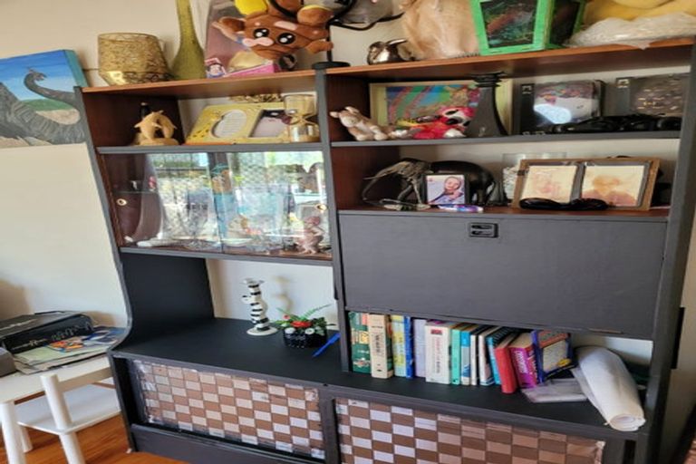 Photo of property in 19 Titchener Street, New Lynn, Auckland, 0600