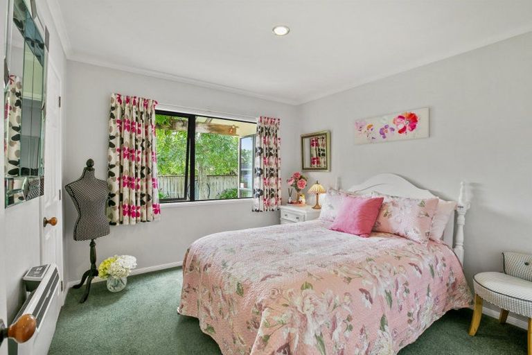 Photo of property in 2 Royal Heights, Glen Avon, New Plymouth, 4312