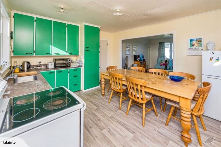 Photo of property in 188 Cornfoot Street, Castlecliff, Whanganui, 4501