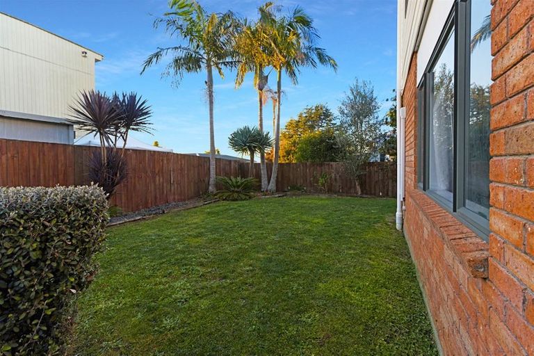 Photo of property in 328a Te Atatu Road, Te Atatu South, Auckland, 0610