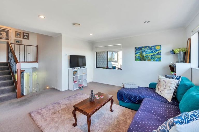 Photo of property in 2 Viridian Lane, Greenhithe, Auckland, 0632