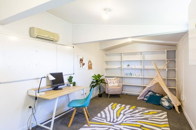 Photo of property in 17 Bluegum Road, Paraparaumu Beach, Paraparaumu, 5032