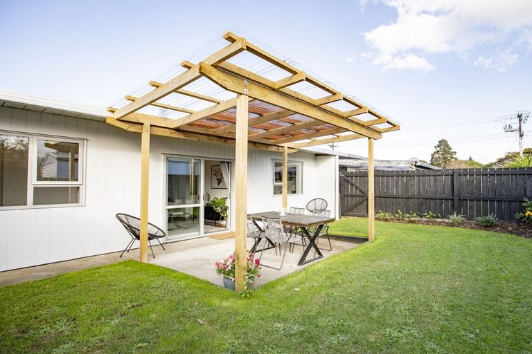 Photo of property in 2/44 Beach Road, Katikati, 3129