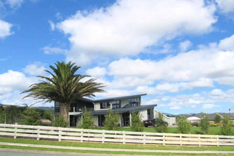 Photo of property in 22 Mount Marua Way, Timberlea, Upper Hutt, 5018