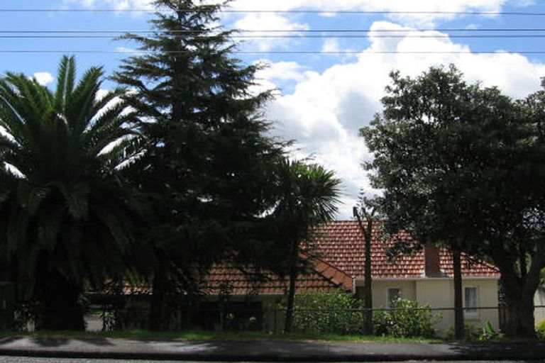 Photo of property in 36 Tirimoana Road, Te Atatu South, Auckland, 0602