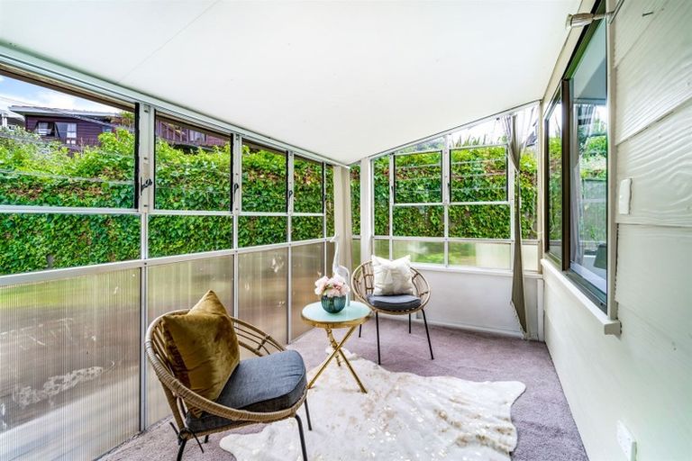 Photo of property in 2/19 Cassandra Grove, Totara Vale, Auckland, 0629