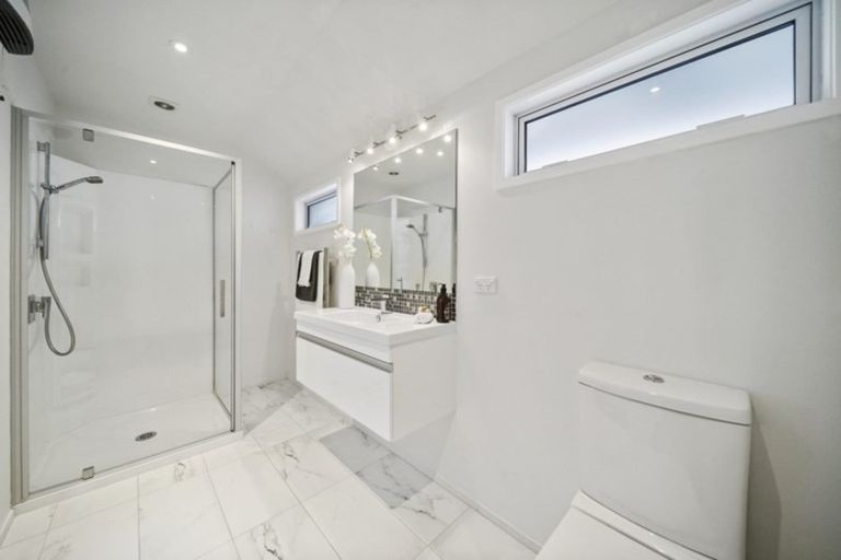 Photo of property in 1/195 Fisher Parade, Farm Cove, Auckland, 2012