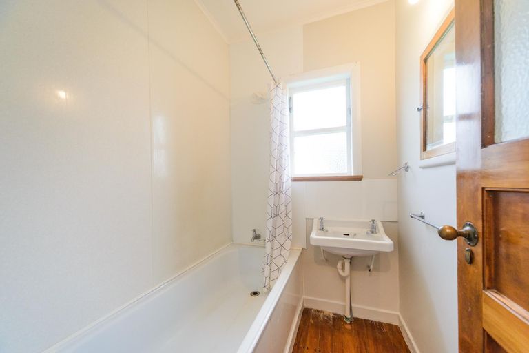 Photo of property in 4 Savage Crescent, West End, Palmerston North, 4412