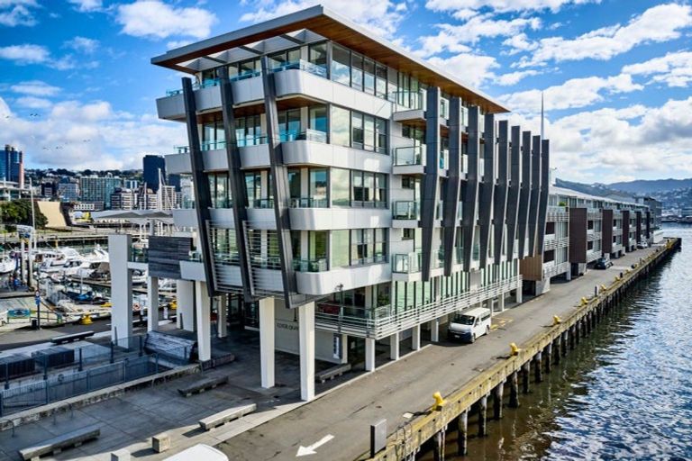 Photo of property in Clyde Quay Wharf, 1a/7 Clyde Quay Wharf, Te Aro, Wellington, 6011
