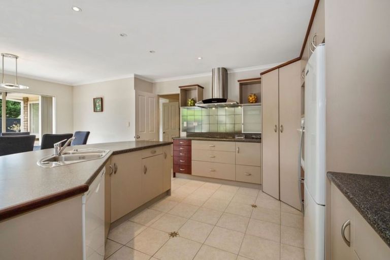 Photo of property in 4 Beverage Place, Rosehill, Papakura, 2113