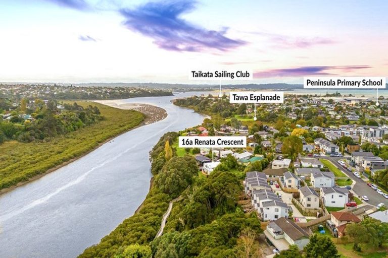 Photo of property in 16a Renata Crescent, Te Atatu Peninsula, Auckland, 0610