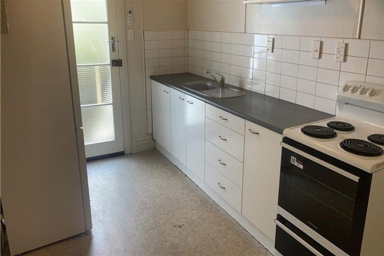 Photo of property in 4 Rixon Grove, Mount Victoria, Wellington, 6011