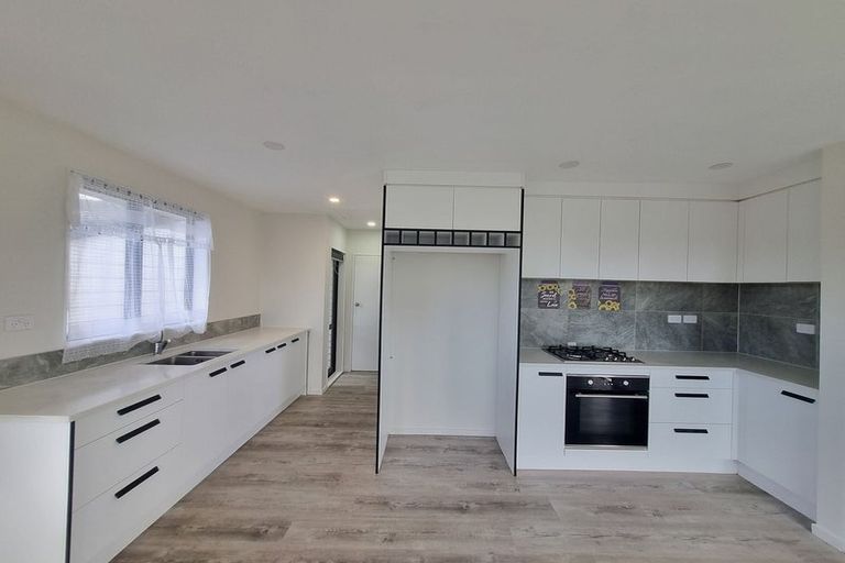 Photo of property in 2 Arnhem Place, Pukekohe, 2120