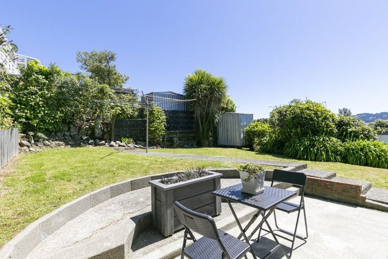 Photo of property in 17 Padnell Crescent, Paparangi, Wellington, 6037