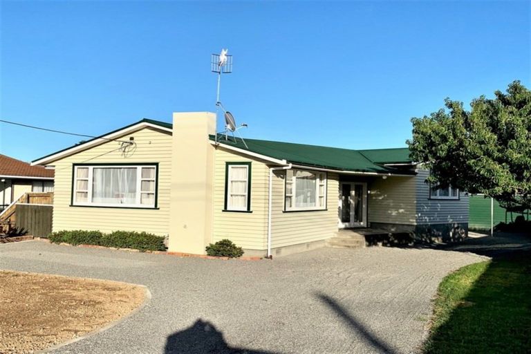 Photo of property in 127 Weraroa Road, Levin, 5510