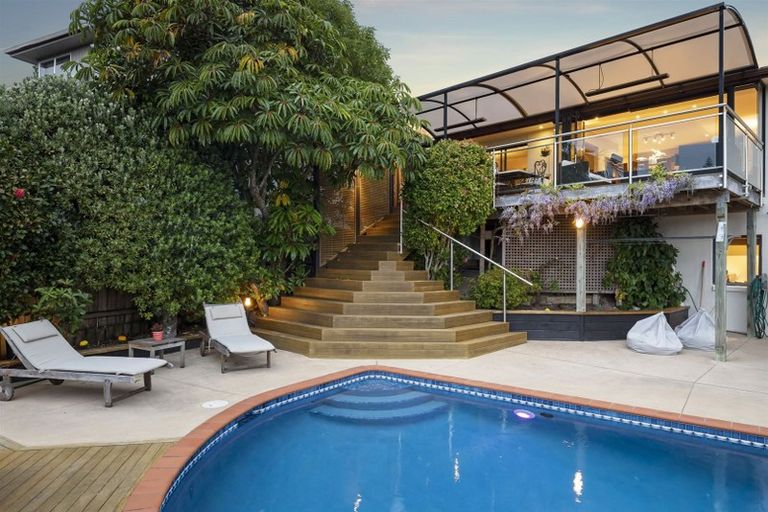 Photo of property in 41 Mayfair Crescent, Mairangi Bay, Auckland, 0630