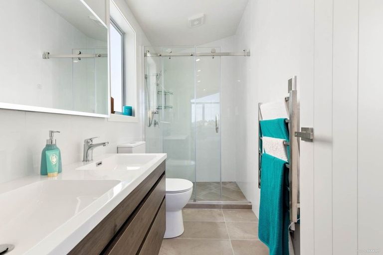 Photo of property in 4 Crieff Place, Te Atatu Peninsula, Auckland, 0610