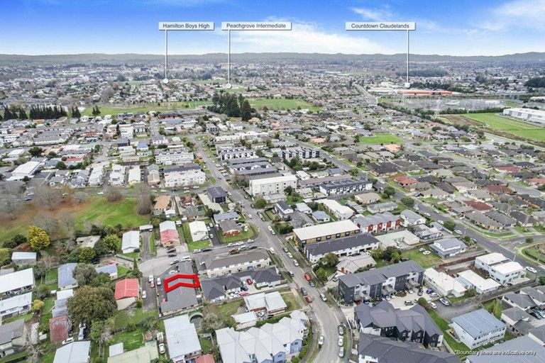 Photo of property in 2/3 June Place, Hamilton East, Hamilton, 3216