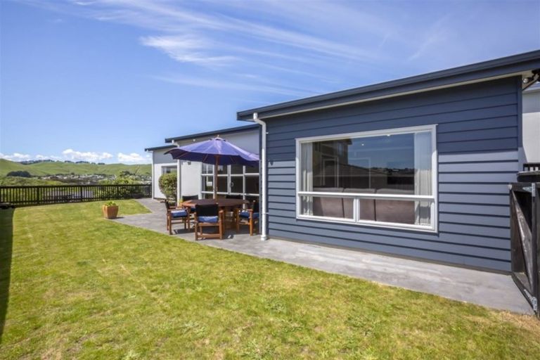 Photo of property in 9 Tongariro Drive, Aotea, Porirua, 5024