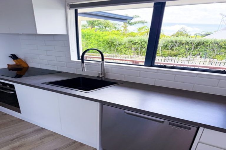 Photo of property in 33 Shearwater Street, One Tree Point, 0118