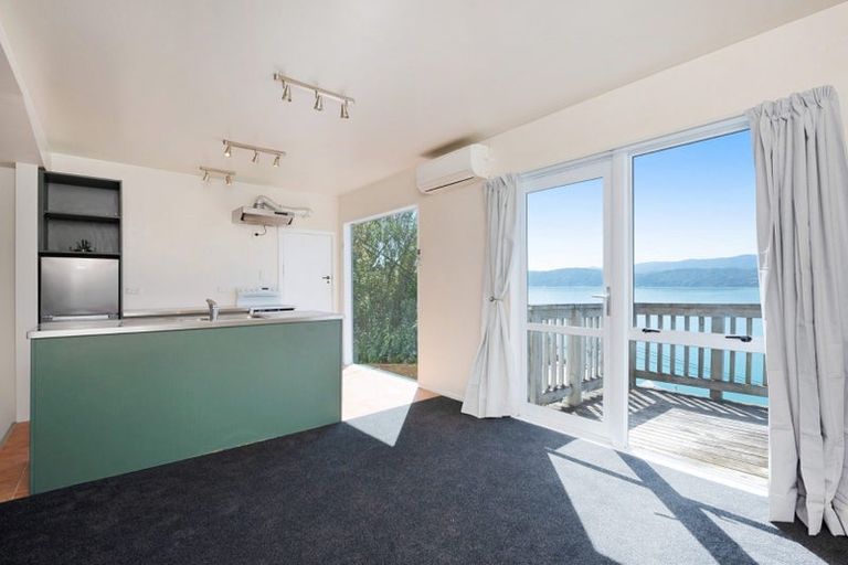 Photo of property in 32 Newport Terrace, Seatoun, Wellington, 6022