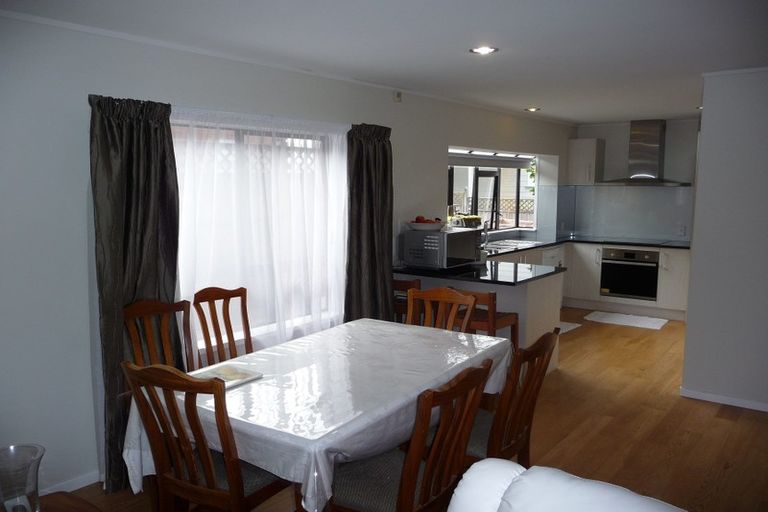 Photo of property in 2/32 Pupuke Road, Takapuna, Auckland, 0622