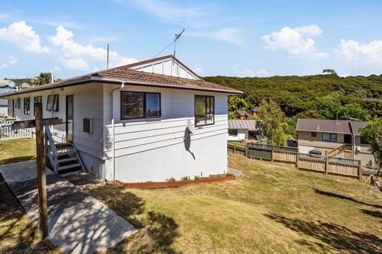 Photo of property in 49a Albatross Close, Whitby, Porirua, 5024