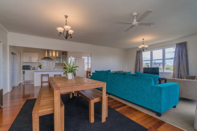Photo of property in 281 Te Atatu Road, Te Atatu South, Auckland, 0610
