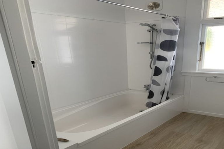 Photo of property in 70 Cutfield Road, New Plymouth, 4310