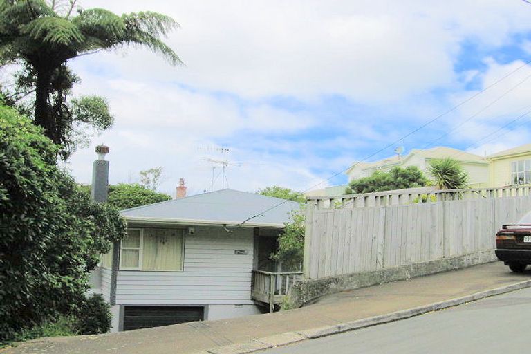Photo of property in 21 Mana Street, Vogeltown, Wellington, 6021