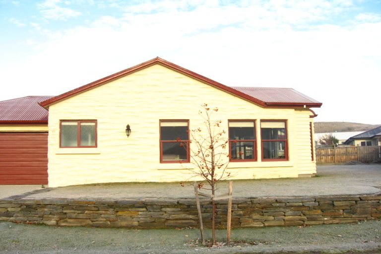 Photo of property in 17 Shanahan Lane, Arrowtown, 9302