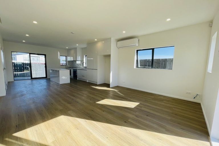 Photo of property in 42b Crestview Rise, Papakura, 2110