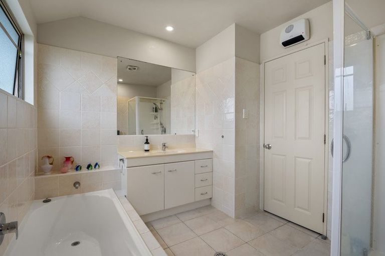 Photo of property in 23a Onepoto Road, Hauraki, Auckland, 0622